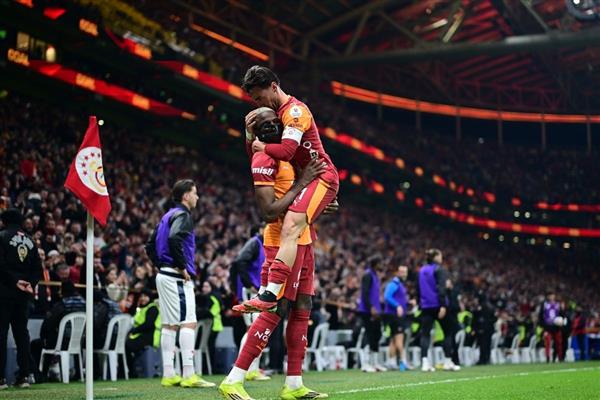 Galatasaray sahasında Başakşehir'i mağlup etti, şampiyonluk yarışında puan farkını 7'ye çıkardı