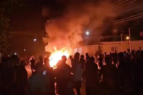 Küba'da ekonomik kriz ve uzun süreli elektrik kesintileri nedeniyle başlayan protestolar şiddet olaylarına dönüştü