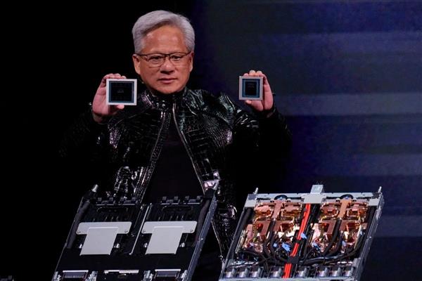 Nvidia CEO'su Huang 2027'ye kadar yapay zeka çiplerinden 1 trilyon dolar gelir bekliyor