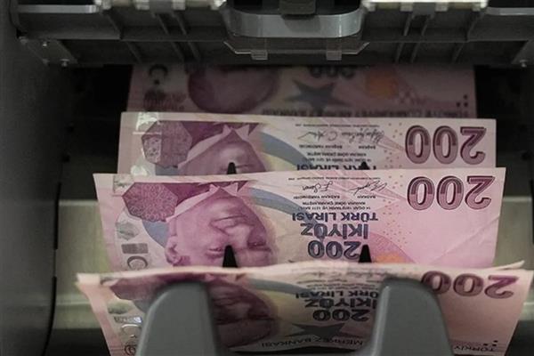 Merkez Bankası'nın sıkı politikası mevduat faizlerini yukarı taşıdı, TL'ye yönelim artarken dövize talep sınırlı kaldı