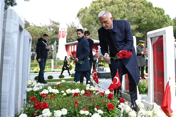 Çanakkale Zaferi'nin 111'inci yılı Şehitler Abidesi'nde törenle kutlandı