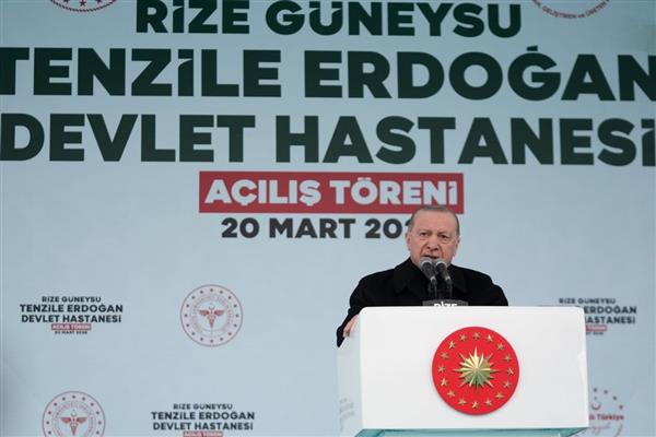 Cumhurbaşkanı Erdoğan, bayramı memleketi Rize'de karşıladı, Orta Doğu'da süren savaşla ilgili mesaj verdi