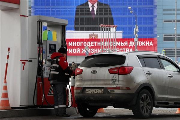 Rusya, 1 Nisan'dan itibaren benzin ihracatını yasaklayacak