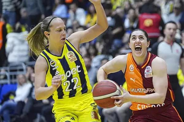 Fenerbahçe Opet, Galatasaray Çağdaş Faktoring'i mağlup ederek seride 1-0 öne geçti