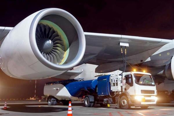 ABD'de jet yakıt fiyatları iki katına çıktı, uzmanlar uçak biletlerine zam ve uçuş iptallerine yol açabileceği uyarısı yaptı