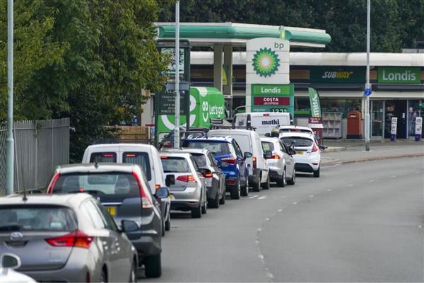 İngiliz basınına göre İngiltere Merkez Bankası petrol arzının kalıcı şekilde azalabileceği senaryosuna hazırlık yapıyor