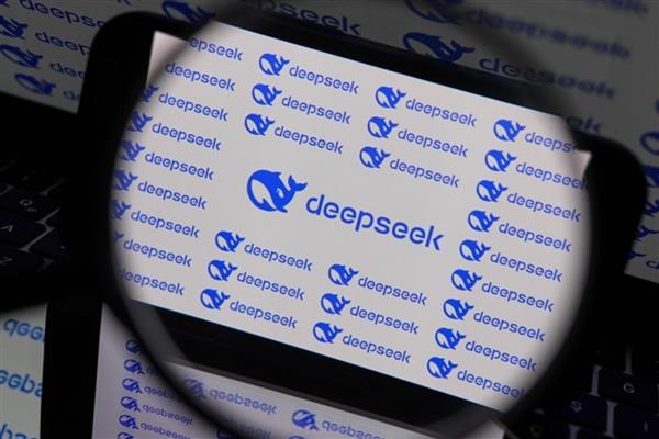 Çin'in yapay zeka sohbet robotu DeepSeek 7 saati aşan kesinti yaşadı
