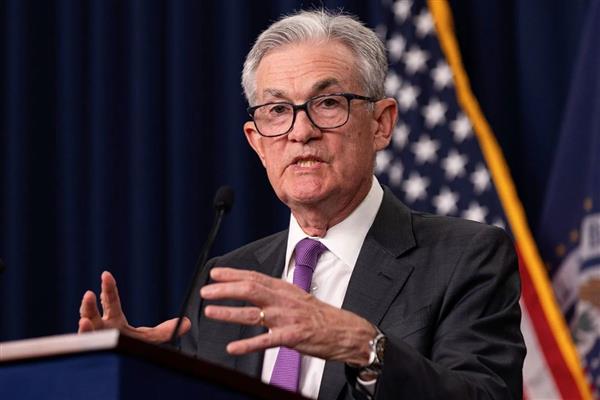 Fed Başkanı Powell, bankanın iki ana hedefi arasında gerilim olduğunu söyledi