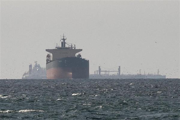 Dubai Limanı'ndaki Kuveyt tankerine İran İHA'lar ile saldırdı