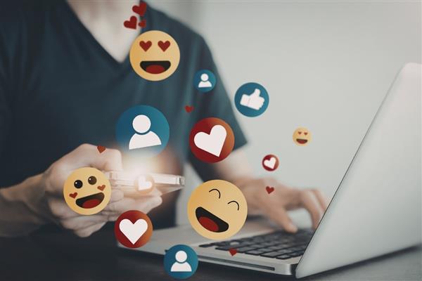 Türkiye'de her 10 kişiden 7'si mutluluğu sosyal medyada arıyor