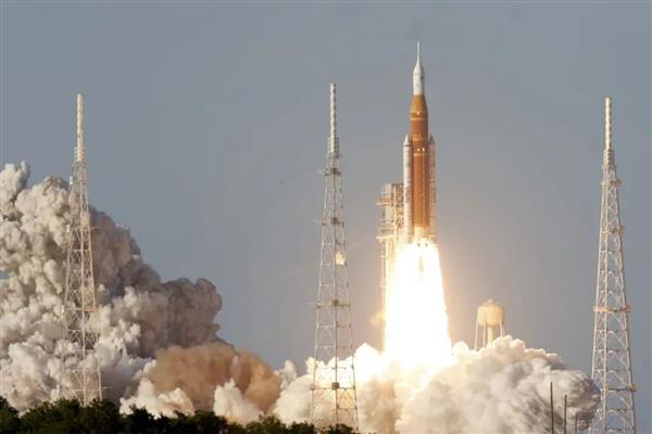 NASA'nın Ay'a dönüş görevi Artemis II, tarihi yolculuğuna başladı