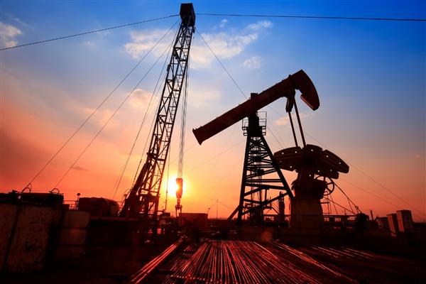 Fiziki petrol talebi patladı, Brent ve WTI dengesi tersine döndü