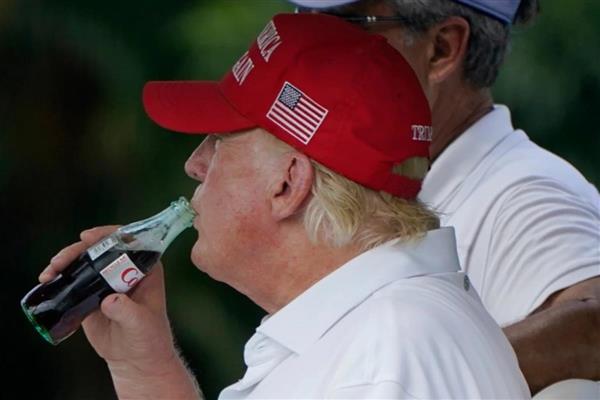 ABD Başkanı Donald Trump, kolanın kanser hücrelerini öldürdüğüne inanıyor
