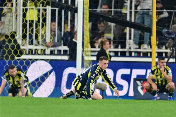 Fenerbahçe, Kadıköy'de ağırladığı Çaykur Rizespor'la berabere kaldı, zirve yarışında ağır yara aldı