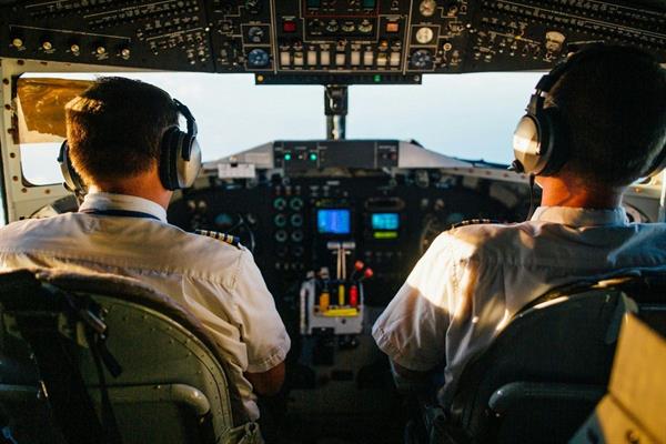 Belçika'da pilotlar için 65 yaşta uçuş yasağı, 66'da ise emeklilik şartı krize yol açtı