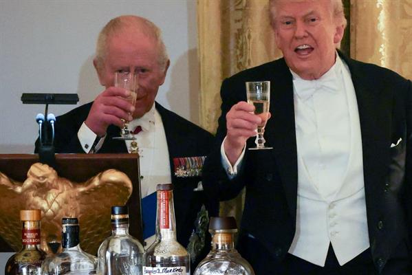 Kral Charles ziyaret etti, Trump İngiliz viskisinde vergiyi kaldırdı