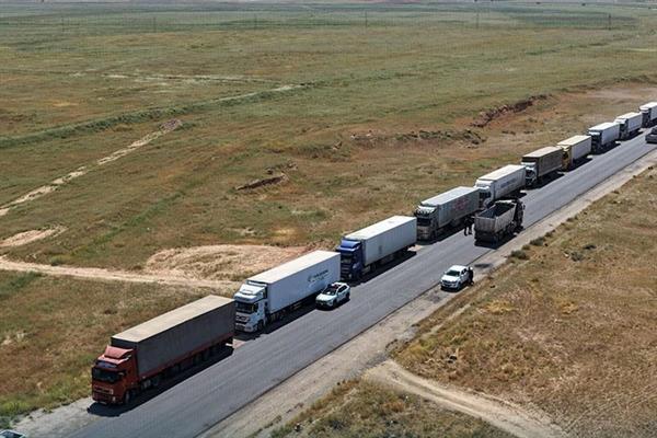 Türkiye'den Irak'a Suriye üzerinden ilk transit konvoy geçti