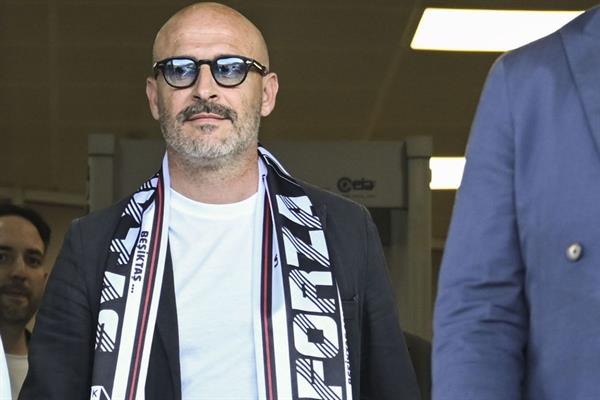 Teknik direktör Vincenzo Italiano, Beşiktaş için İstanbul'a geldi