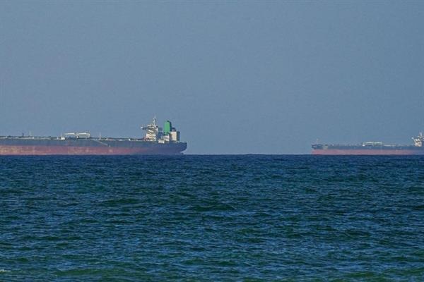 Trump, Hürmüz Boğazı'ndan tanker geçişlerinin başladığını bildirdi