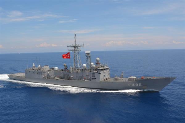 Türk savaş gemileri, KKTC'nin Girne Turizm Limanı'nda halkın ziyaretine açıldı