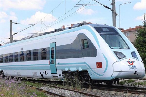 Halkalı'dan Uzunköprü'ye milli elektrikli tren hizmet vermeye başladı