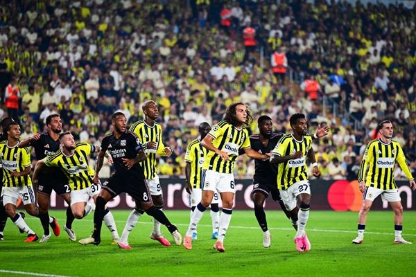 Fenerbahçe, Kadıköy'de Olimpik Lyon'la berabere kaldı