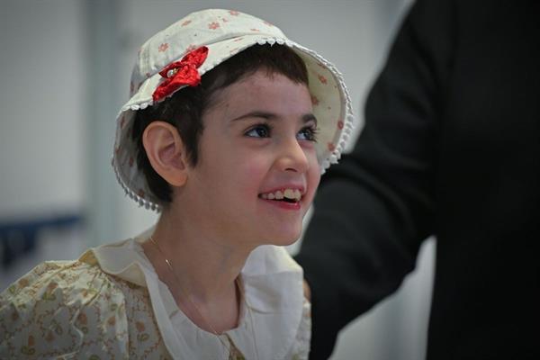 Elifsu, 8 yıllık epilepsi mücadelesi sonrası yürümeye ve konuşmaya başladı