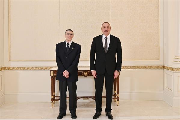 Aliyev, Nobel ödüllü Türk bilim insanı Aziz Sancar'ı şöhret nişanıyla ödüllendirdi