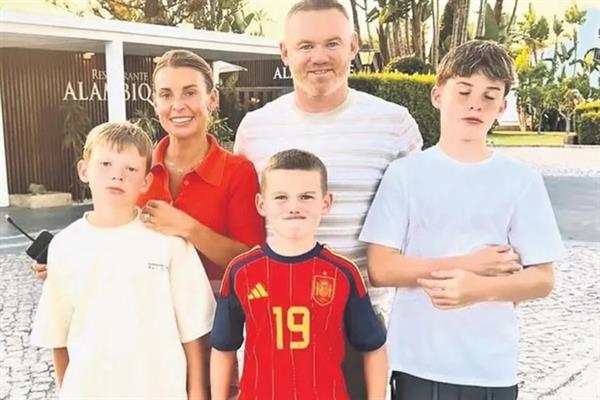 Dünya futbolunun yıldızı Wayne Rooney ailesiyle Belek'te tatil yaptı ve Türkiye'den ayrıldı